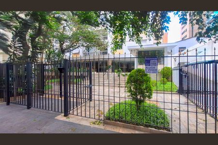 Apartamento à venda com 100m², 2 quartos e 1 vagaFachada e portaria