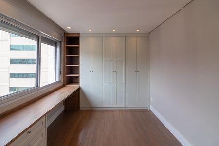 Quarto de apartamento à venda com 2 quartos, 100m² em Itaim Bibi, São Paulo