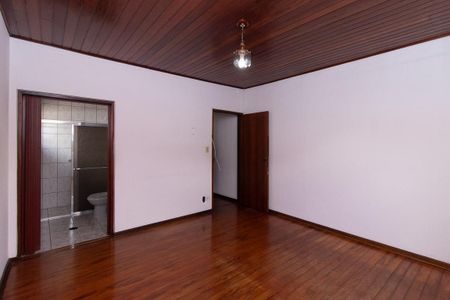 Casa à venda com 330m², 3 quartos e 7 vagasSuíte