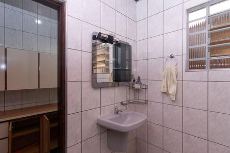 Casa à venda com 330m², 3 quartos e 7 vagasBanheiro Social