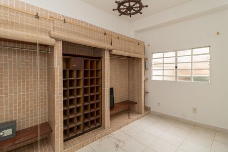 Casa à venda com 260m², 3 quartos e 3 vagasQuarto de Serviço