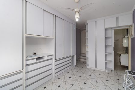 Casa à venda com 260m², 3 quartos e 3 vagasSuíte