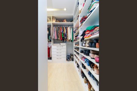 Apartamento à venda com 142m², 3 quartos e 3 vagasSuíte 2 - Closet