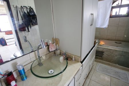 Casa à venda com 219m², 4 quartos e 2 vagasBanheiro da Suíte 2