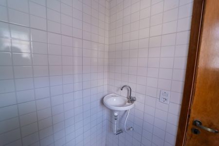 Banheiro de casa para alugar com 1 quarto, 45m² em Jardim Fernandes, São Paulo