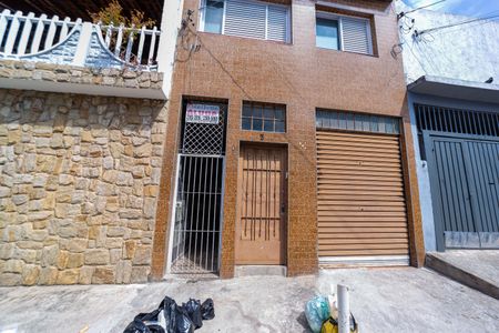 Casa para alugar com 45m², 1 quarto e sem vaga Casa para alugar com 45m², 1 quarto e sem vagaFachada