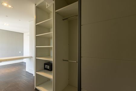 Apartamento à venda com 120m², 2 quartos e 3 vagasSuíte 2
