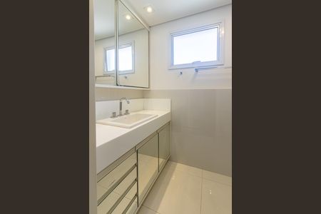 Apartamento à venda com 120m², 2 quartos e 3 vagasBanheiro da Suíte 2