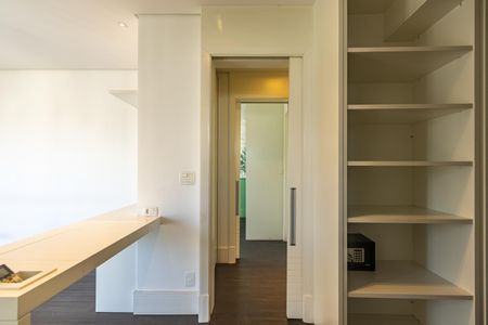 Apartamento à venda com 120m², 2 quartos e 3 vagasSuíte 2