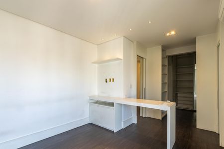 Apartamento à venda com 120m², 2 quartos e 3 vagasSuíte 2