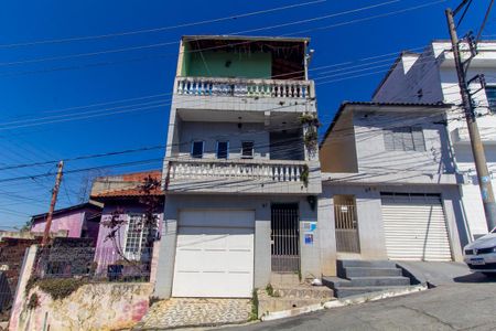 Casa à venda com 250m², 4 quartos e 1 vaga Casa à venda com 250m², 4 quartos e 1 vagaFachada