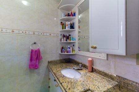 Casa à venda com 250m², 4 quartos e 1 vaga Casa à venda com 250m², 4 quartos e 1 vagaBanheiro
