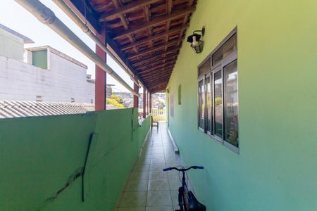 Casa à venda com 250m², 4 quartos e 1 vaga Casa à venda com 250m², 4 quartos e 1 vagaCorredor Lateral