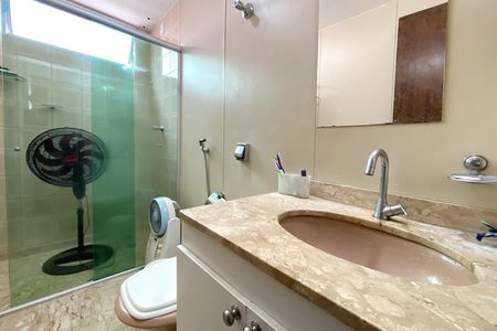 Apartamento à venda com 110m², 3 quartos e 1 vaga Apartamento à venda com 110m², 3 quartos e 1 vagaBanheiro da Suíte 1
