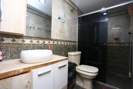 Apartamento à venda com 70m², 3 quartos e 1 vaga Apartamento à venda com 70m², 3 quartos e 1 vagaBanheiro