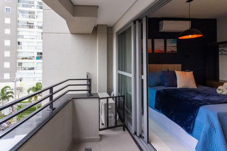 Varanda de kitnet/studio à venda com 1 quarto, 25m² em Jardim das Acacias, São Paulo