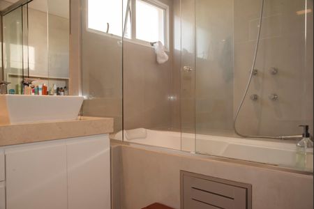 Apartamento à venda com 184m², 3 quartos e 3 vagasBanheiro da Suíte 3