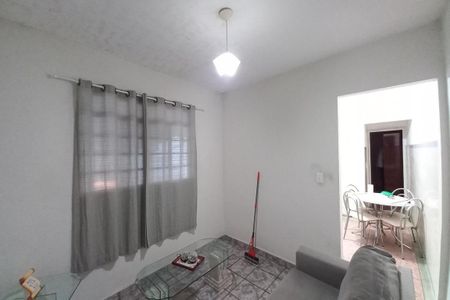 Casa à venda com 245m², 4 quartos e 4 vagasSala