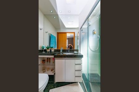 Apartamento à venda com 95m², 2 quartos e 2 vagas Apartamento à venda com 95m², 2 quartos e 2 vagasBanheiro da Suíte 1