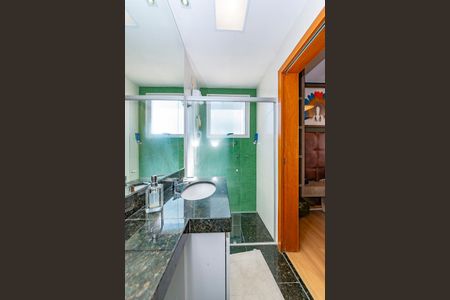 Apartamento à venda com 95m², 2 quartos e 2 vagas Apartamento à venda com 95m², 2 quartos e 2 vagasBanheiro da Suíte 1