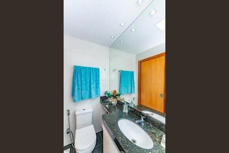 Apartamento à venda com 95m², 2 quartos e 2 vagas Apartamento à venda com 95m², 2 quartos e 2 vagasBanheiro da Suíte 1