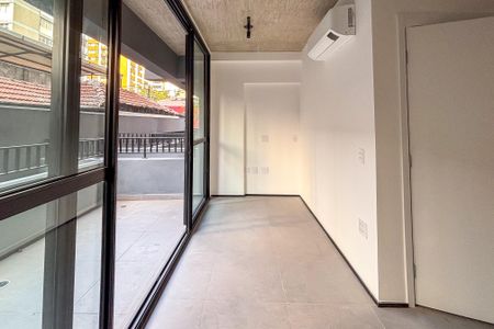 Varanda de kitnet/studio à venda com 1 quarto, 25m² em Cerqueira César, São Paulo