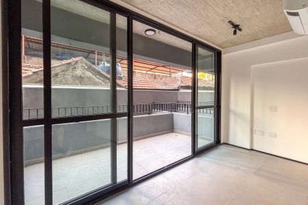 Varanda de kitnet/studio à venda com 1 quarto, 25m² em Cerqueira César, São Paulo