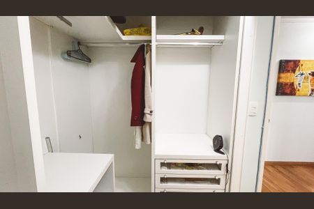 Apartamento à venda com 124m², 3 quartos e 2 vagas Apartamento à venda com 124m², 3 quartos e 2 vagasCloset da suíte