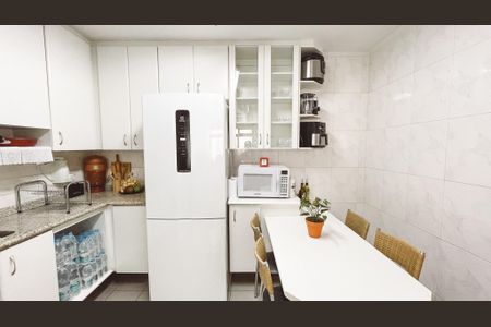 Apartamento à venda com 124m², 3 quartos e 2 vagas Apartamento à venda com 124m², 3 quartos e 2 vagasCozinha