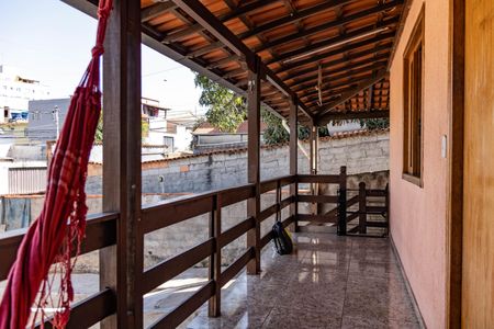 Varanda de casa à venda com 3 quartos, 236m² em Diamante, Belo Horizonte