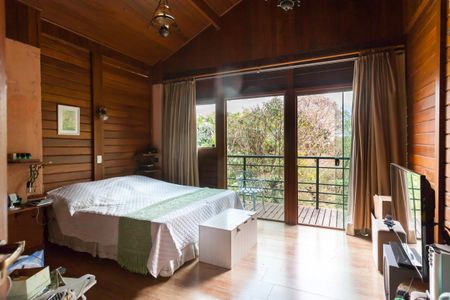 Casa de condomínio à venda com 350m², 3 quartos e 3 vagasSuíte