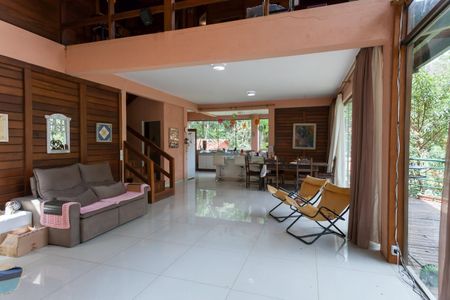 Casa de condomínio à venda com 350m², 3 quartos e 3 vagasSala