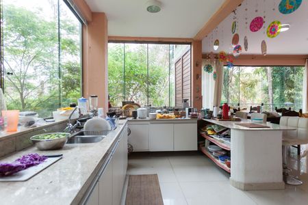 Casa de condomínio à venda com 350m², 3 quartos e 3 vagasCozinha