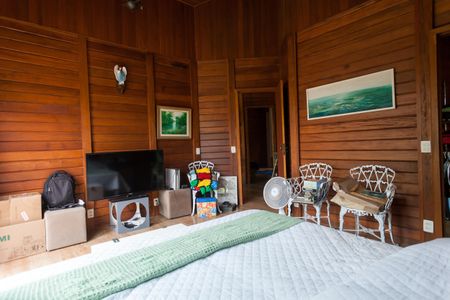 Casa de condomínio à venda com 350m², 3 quartos e 3 vagasSuíte