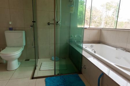 Casa de condomínio à venda com 350m², 3 quartos e 3 vagasBanheiro da Suíte