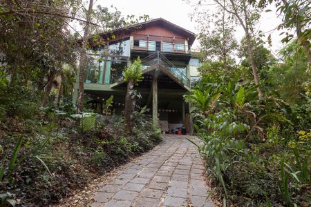 Casa de condomínio à venda com 350m², 3 quartos e 3 vagasFachada