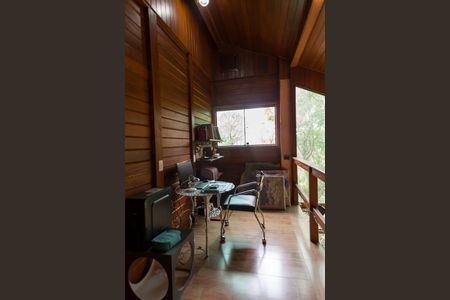 Casa de condomínio à venda com 350m², 3 quartos e 3 vagasEscritório