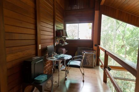 Casa de condomínio à venda com 350m², 3 quartos e 3 vagasEscritório