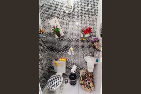 Casa à venda com 100m², 3 quartos e 2 vagas Casa à venda com 100m², 3 quartos e 2 vagasBanheiro de Serviço