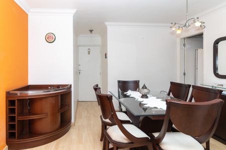 Apartamento à venda com 77m², 3 quartos e 1 vaga Apartamento à venda com 77m², 3 quartos e 1 vagaSala