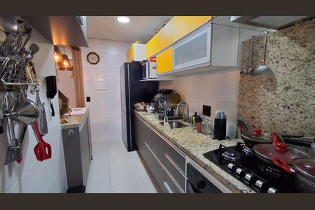 Apartamento à venda com 75m², 2 quartos e 4 vagas Apartamento à venda com 75m², 2 quartos e 4 vagasCozinha