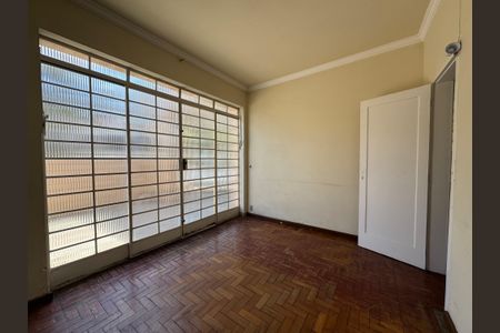 Casa à venda com 3 quartos, 600m² em Carlos Prates, Belo Horizonte