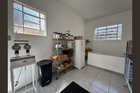 Casa à venda com 3 quartos, 600m² em Carlos Prates, Belo Horizonte