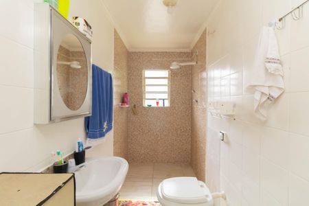 Casa à venda com 180m², 4 quartos e 3 vagas Casa à venda com 180m², 4 quartos e 3 vagasBanheiro 2