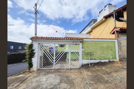 Casa à venda com 180m², 4 quartos e 3 vagas Casa à venda com 180m², 4 quartos e 3 vagasFachada