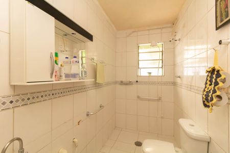 Casa à venda com 180m², 4 quartos e 3 vagas Casa à venda com 180m², 4 quartos e 3 vagasBanheiro 1