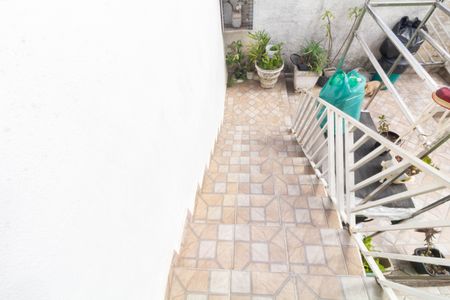 Casa à venda com 180m², 4 quartos e 3 vagas Casa à venda com 180m², 4 quartos e 3 vagasEscada