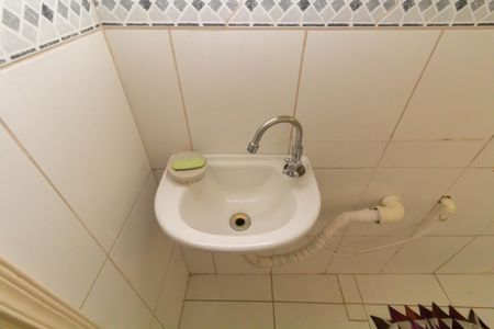 Casa à venda com 180m², 4 quartos e 3 vagas Casa à venda com 180m², 4 quartos e 3 vagasBanheiro 1