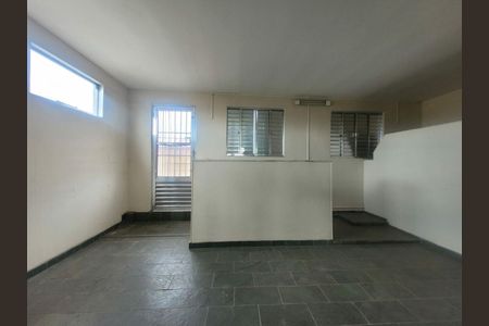 Casa à venda com 240m², 3 quartos e 2 vagas