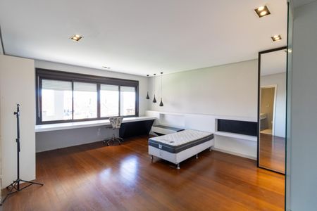 Casa para alugar com 648m², 4 quartos e 5 vagas Casa para alugar com 648m², 4 quartos e 5 vagasSuíte 3